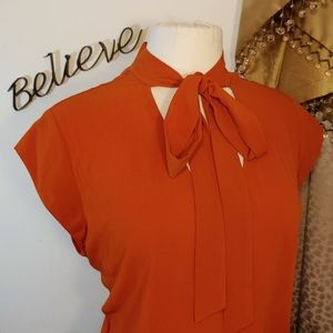 💛 Cap Sleeve, Tie Neck Top